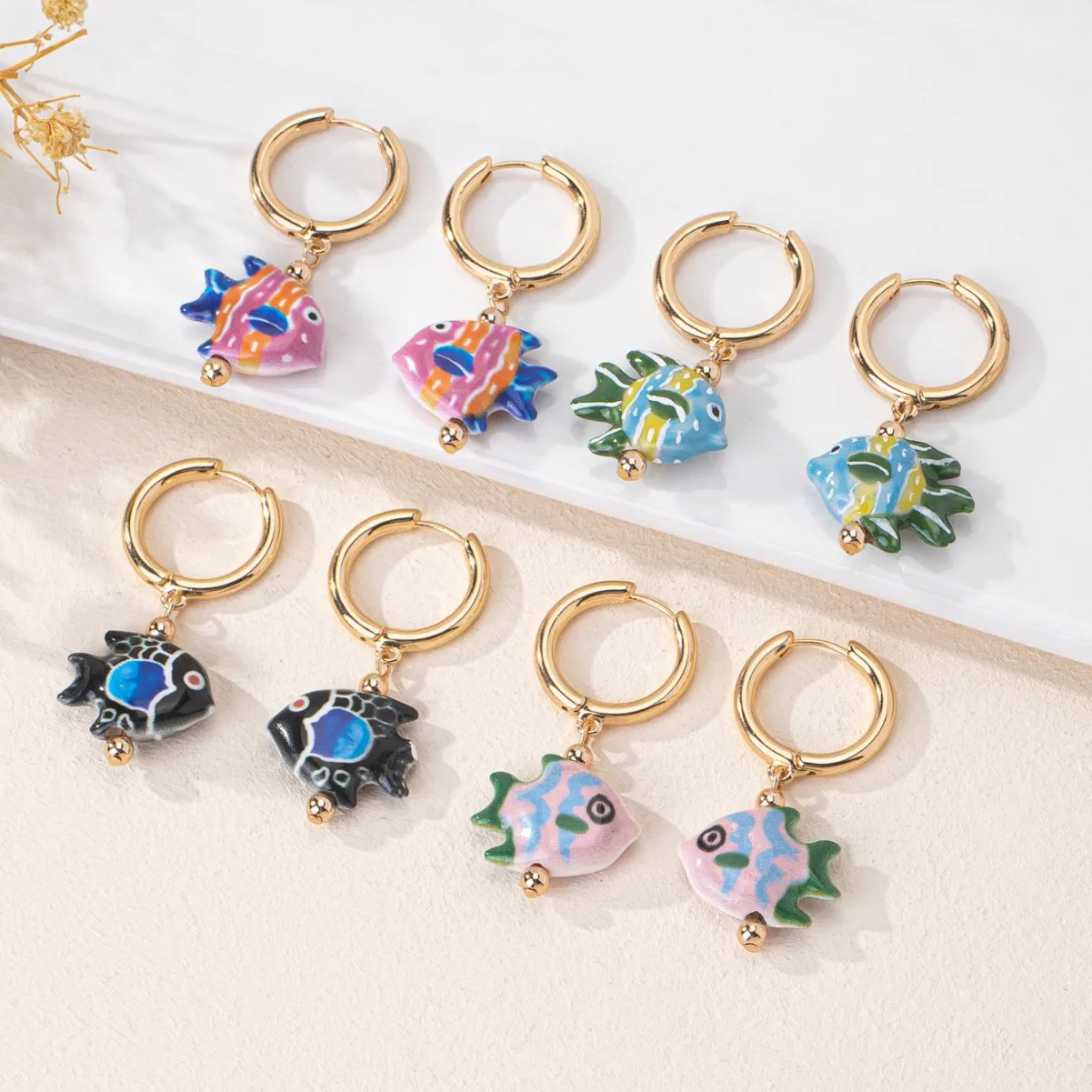 Ceramic Hand-painted Fish Dangle Earrings for Women Multicolour Tropical Fish Gold Color Circle Huggie Ear Hoop Charm Jewelry