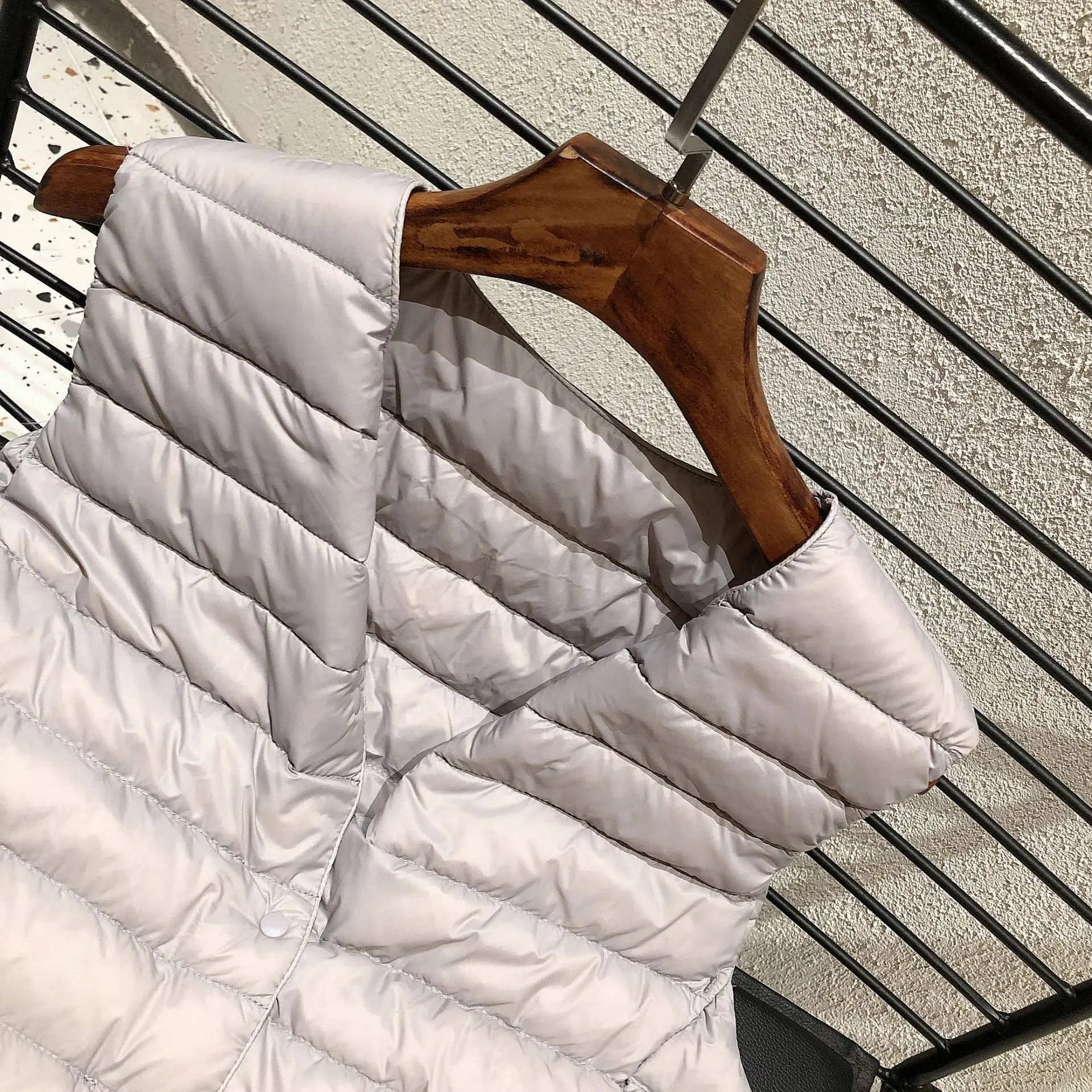 Women Spring Sleeveless Liner Duck Down Jacket 2023 New Autumn Winter Ultra Light 90% White Duck Down Female Vest Coats