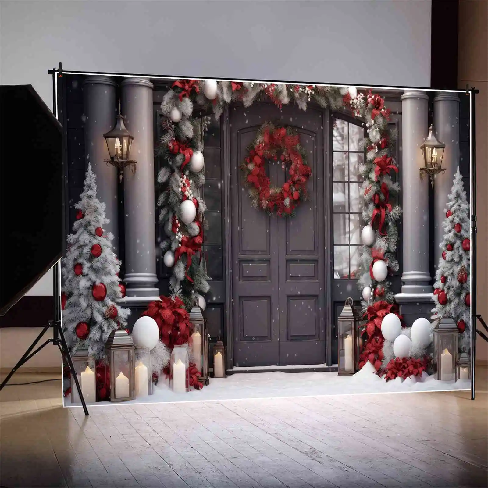 Moon.Qg Photography Fondale Red Christmas Wreath Vintage Portico Door Snow Floor Background Ball Flower Trees Candle Lights Decor