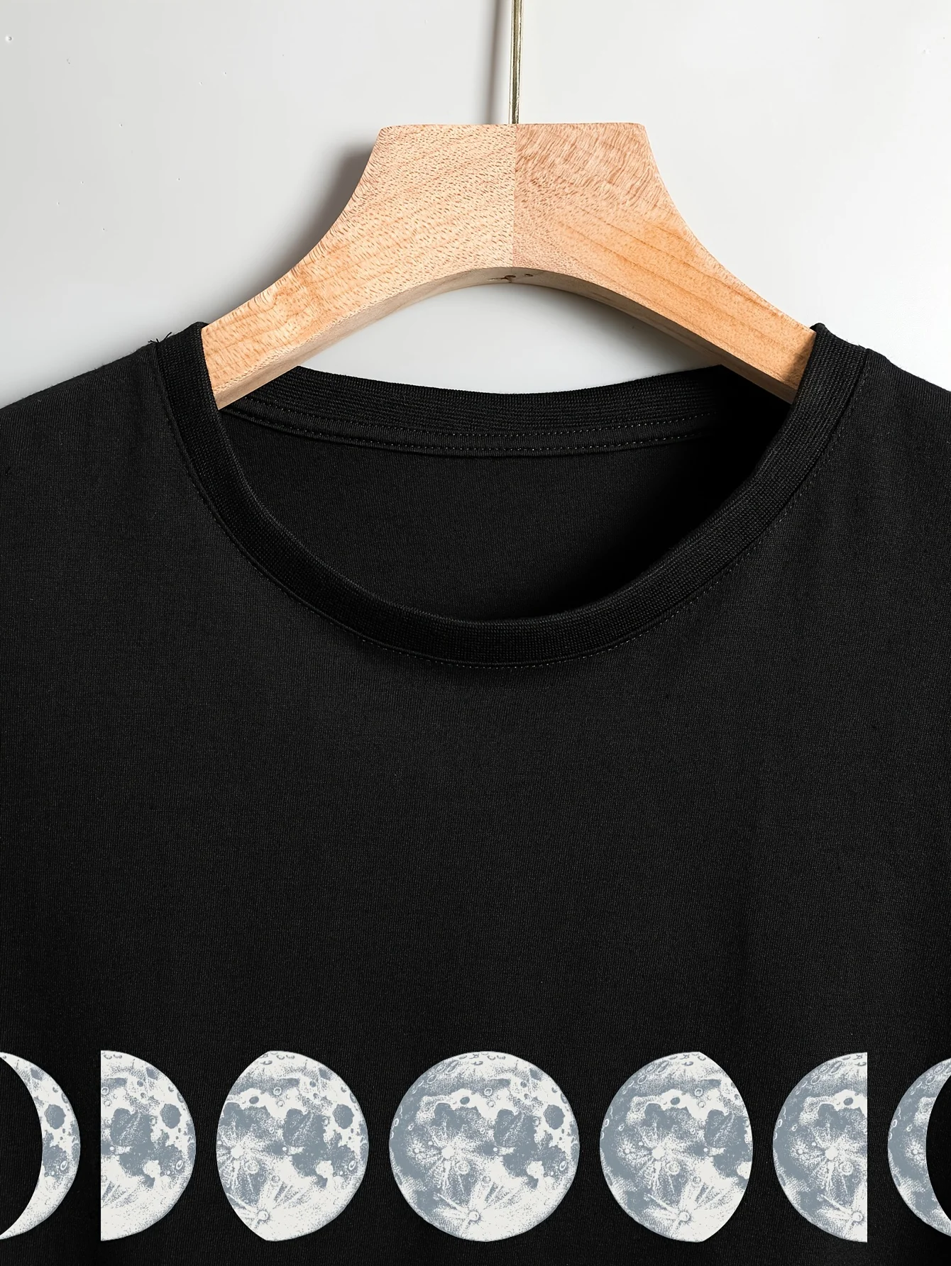 Celestial Moon Print Crop Top T-shirt - Stylish Crew Neck Short Sleeve Perfect for Spring & Summer - Lightweight Fashion 3