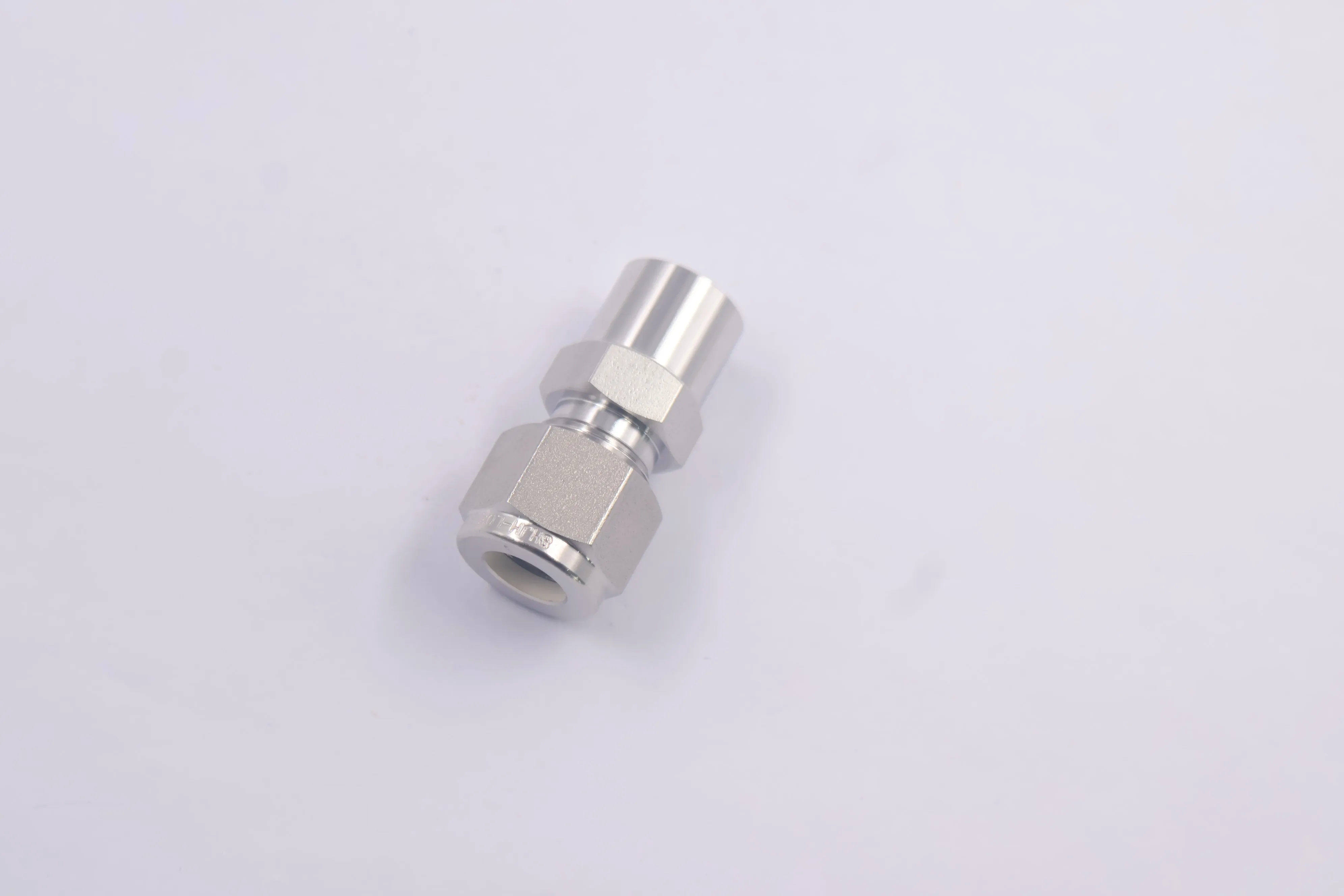 SS-600-6-6W, Tube Fitting, Tube Socket Weld Union, 3/8 in. OD, Can Combination with Swagelok