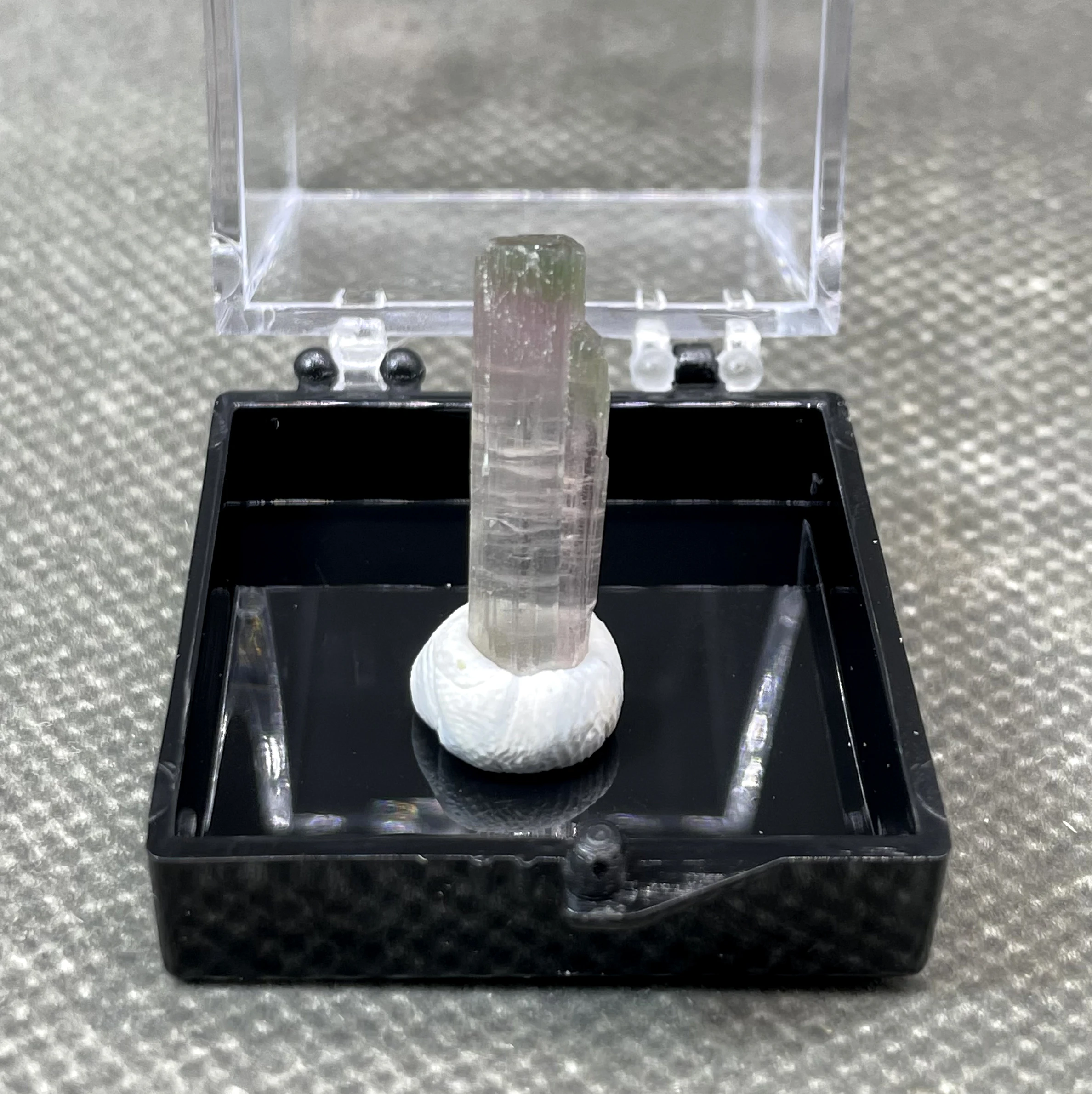 Natural Afghanistan tourmaline mineral crystal specimens + box size 3.4 cm + healing quartz crystals and stones rock gemstone 4