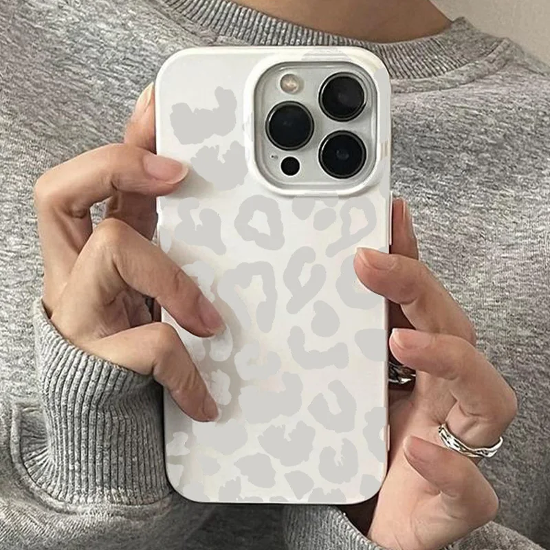 Chic Gray-White Leopard Print Phone Case Cover