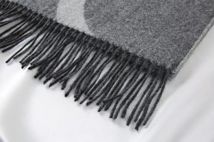 Cashmere Scarf gray    Women's Autumn Winter Spring Wool Geometric Pattern Niche Versatile tassels womens  Blanket woolen Shawl Two-purpose Thick Warm Scarves for woman in light grey