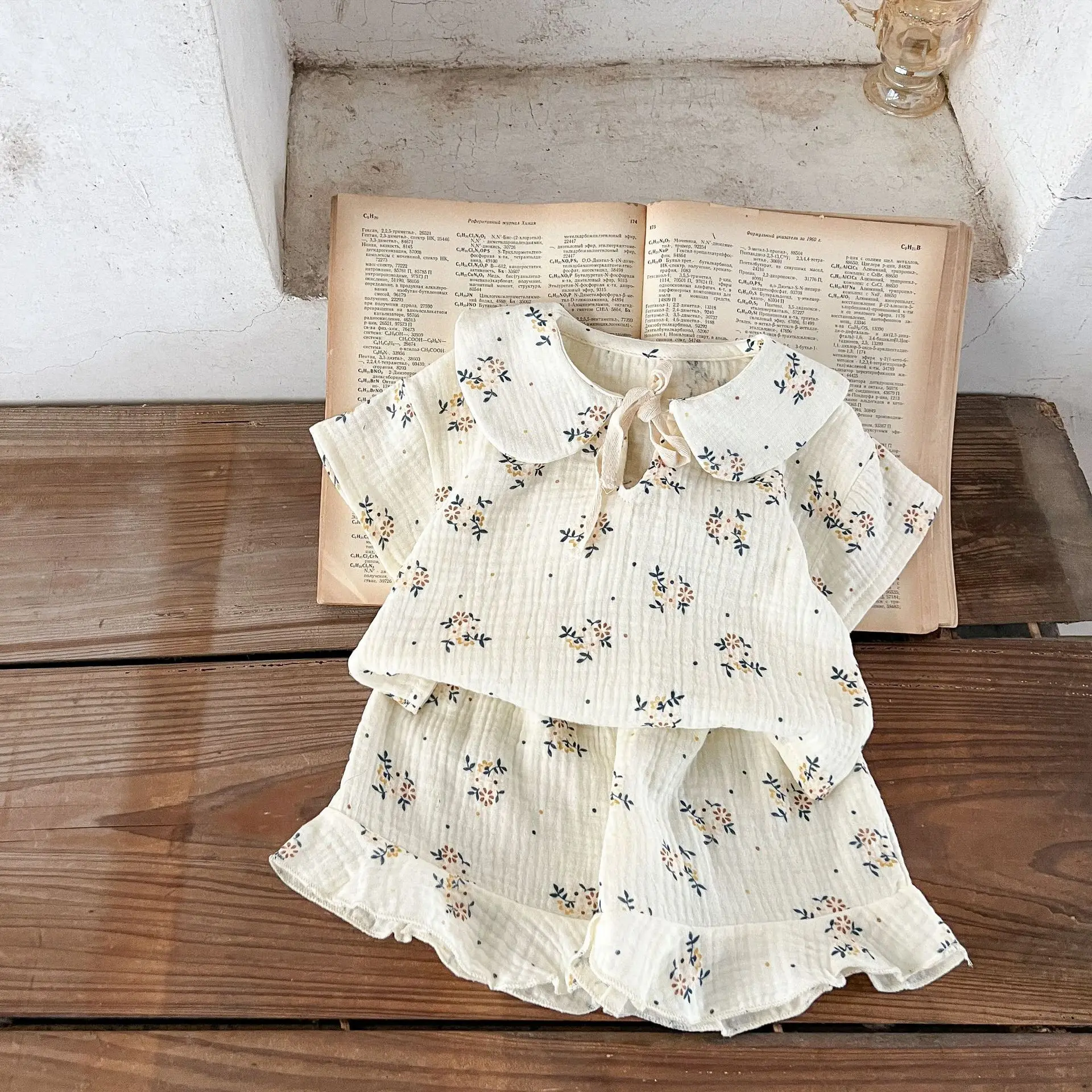Description Picture 5 of item2025 Summer New Baby Girl Short Sleeve Clothes Set Infant Girl Floral Shirts + Shorts 2pcs Suit Cute Girls Toddler Outfits