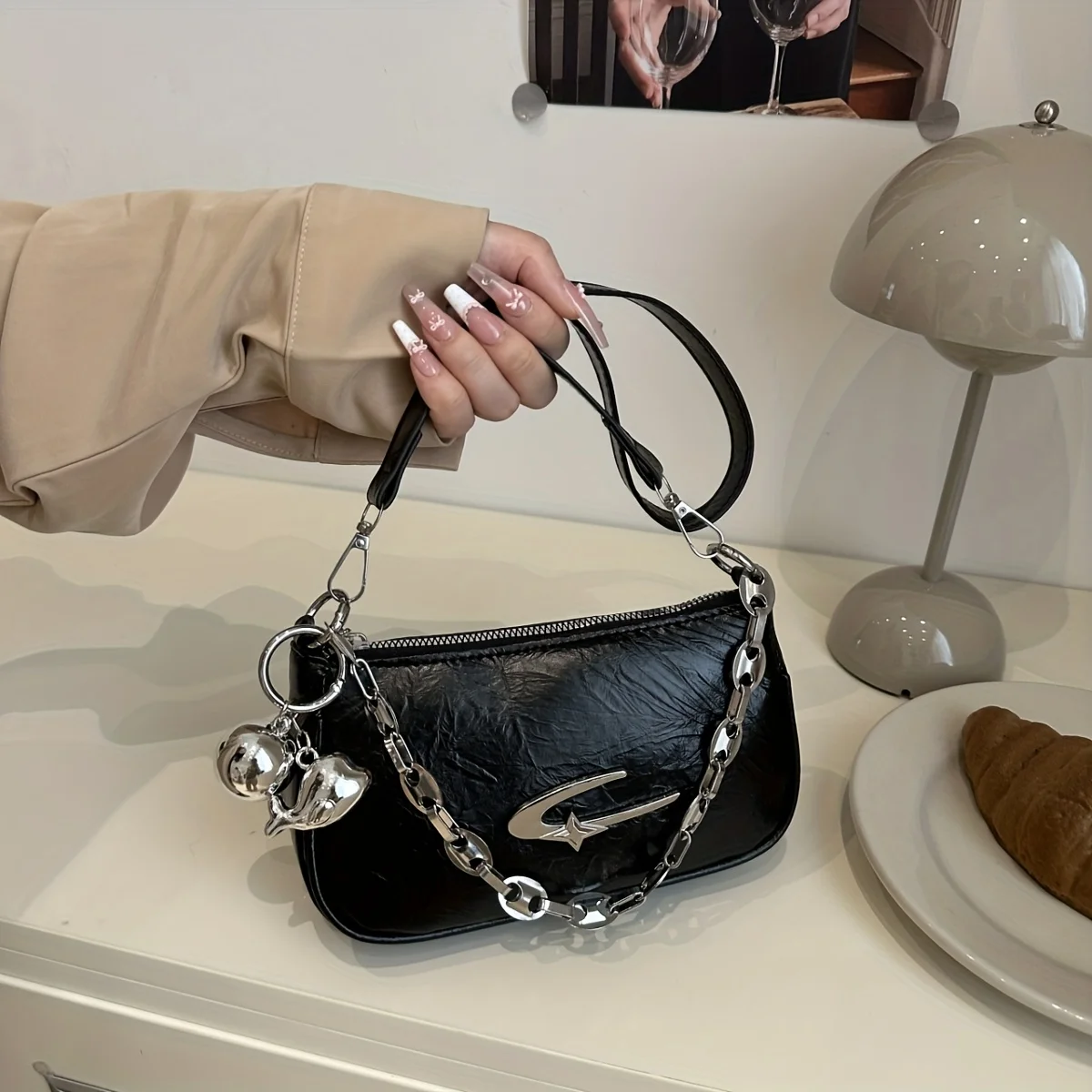 Elegant Women's White Ruched Chain Crossbody Bag - Stylish and Versatile