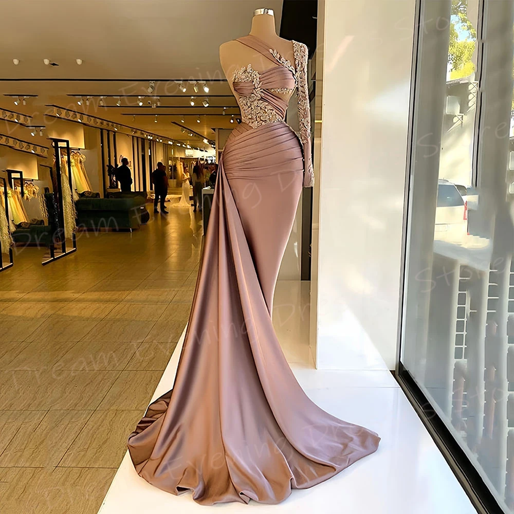 **Enchante Your Special Moments with This Shimmering Mermaid Gown**