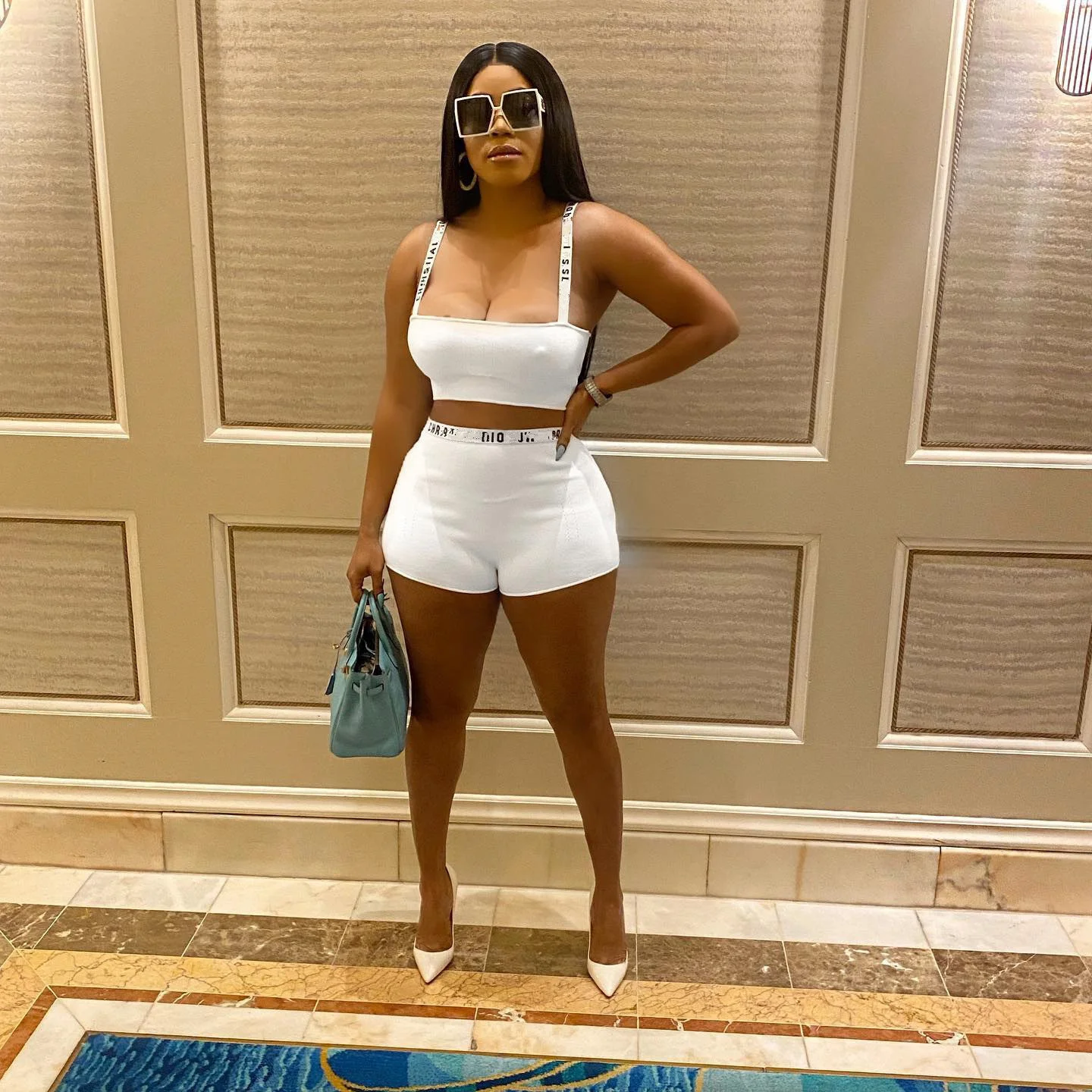 Рисунок 2 - Женский комплект бикини с бюстгальтером