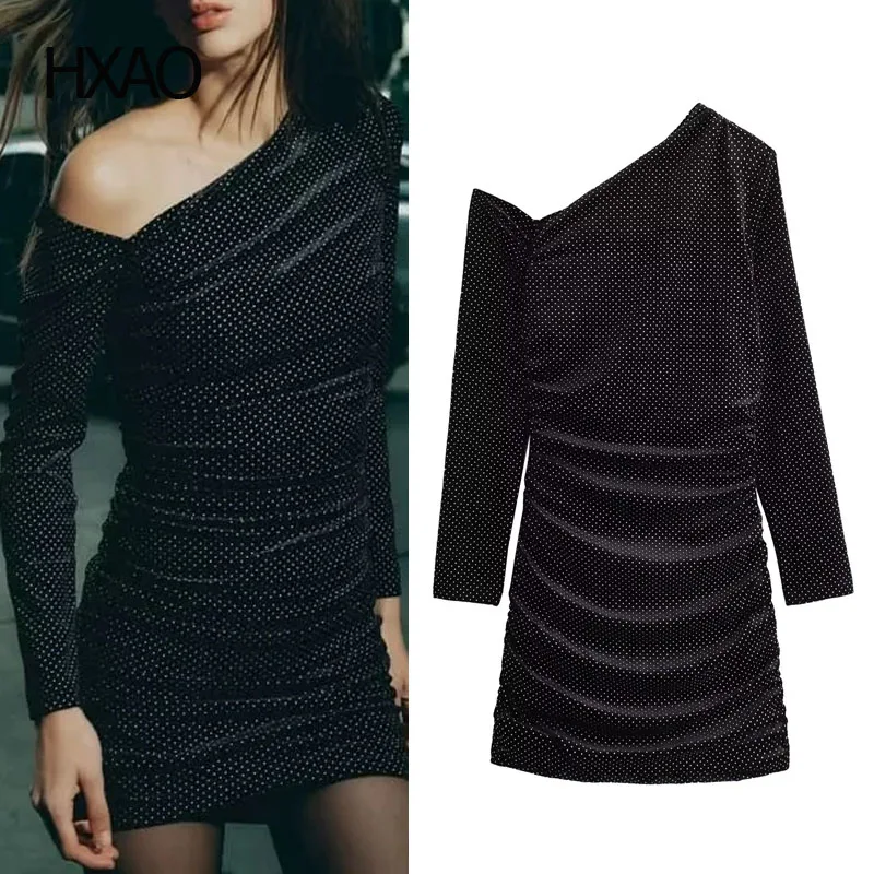 

HXAO One Shoulder Dresses for Women Asymmetric Velvet Rivet Long Sleeve Dresses Autumn Fashion Female Chic Ruffle Mini Skirts