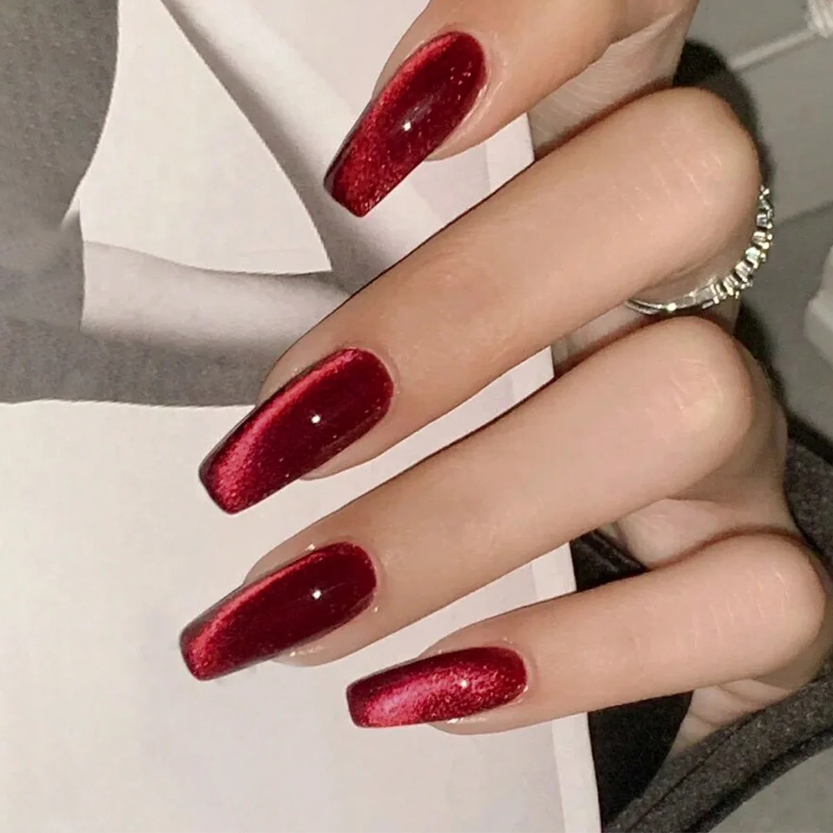 Ein komplettes Set mit 24 mittelgroßen Sarg-Kunstnägeln mit pfirsichfarbenem Farbverlaufsdesign, einschließlich 1 Geleekleber und 1 Nagelfeile, perfekt – Detail 12
