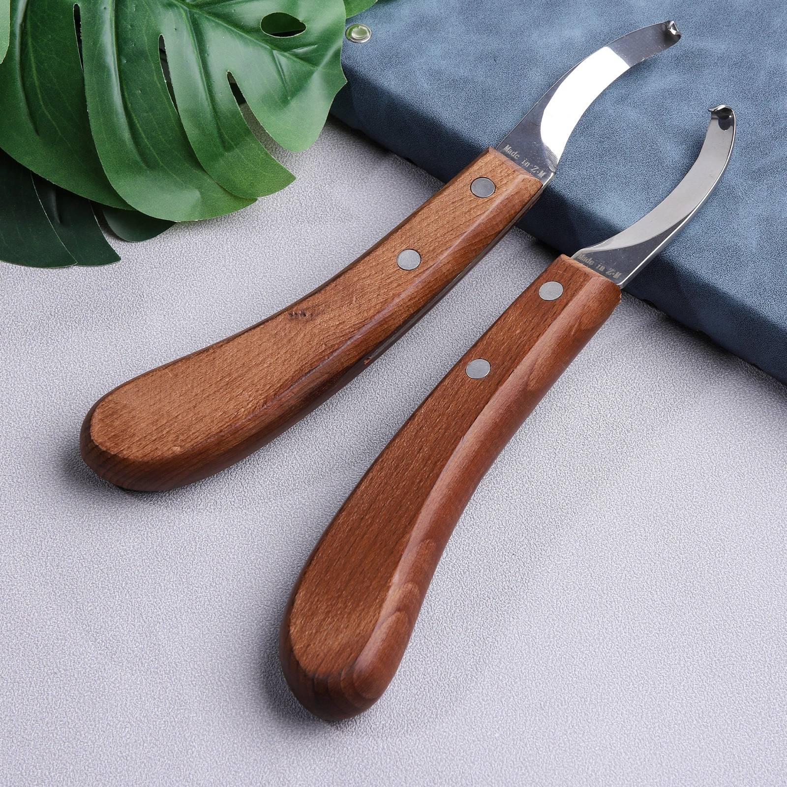 Horseshoe Knife Cattle And Sheep Hoof Trimmer Stainless Steel Left And Right Hand Design Horseshoe Cutting Wooden Handle animal hoof cutting tools
