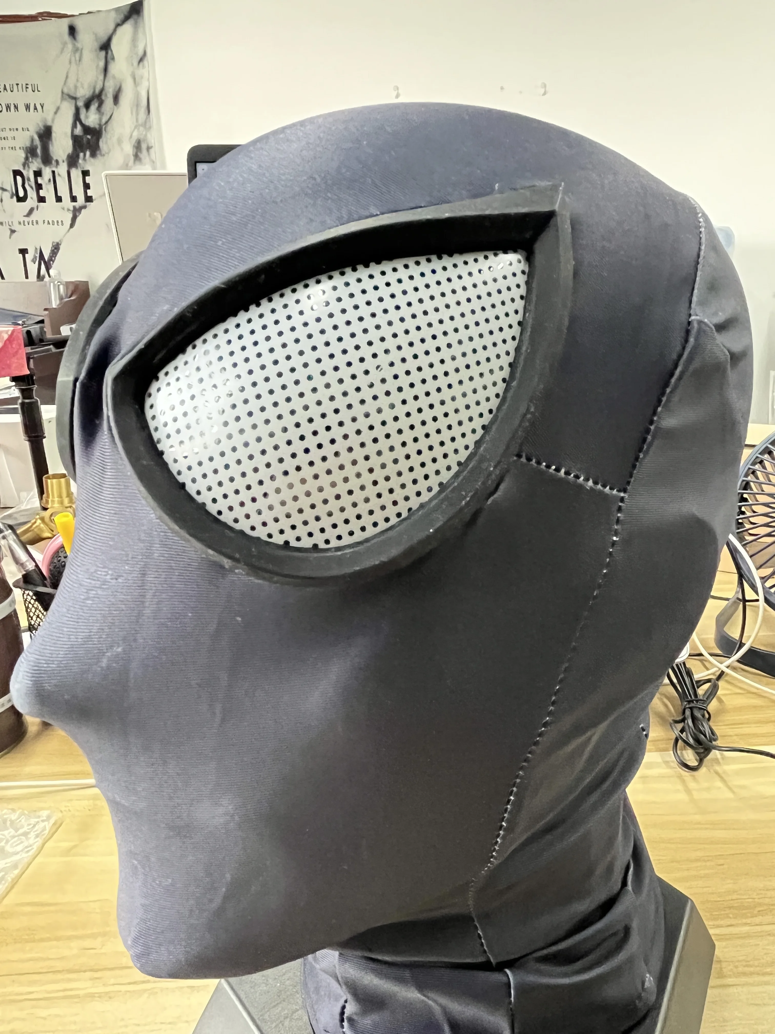 マーベルスーパーヒーローブラックスパイダーマンマスク、帯電