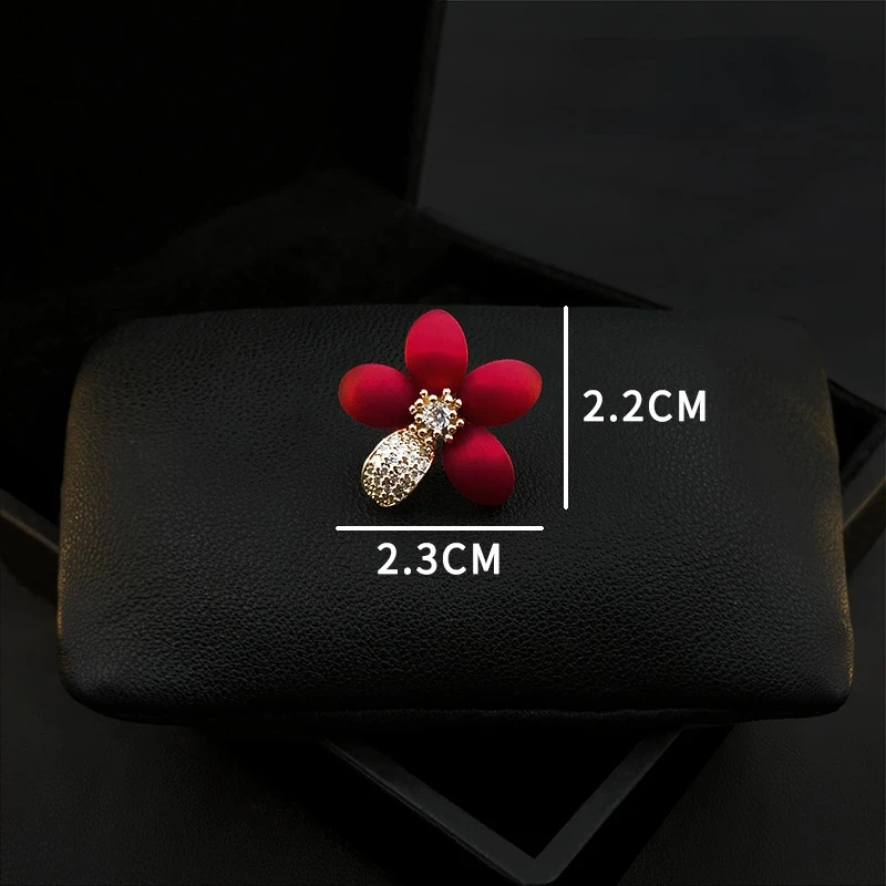 Original Red Small Brooch Luxury High-End Mini Flower Collar Pin Suit Corsage Accessories for Women Rhinestone Jewelry Gifts Pin
