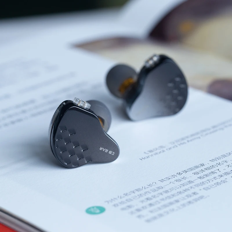 KBEAR κ  ̾  IEM ̾, 1DD + 4BA ̺긮 ׷ ̽,   , ũ и ̺ , 2 