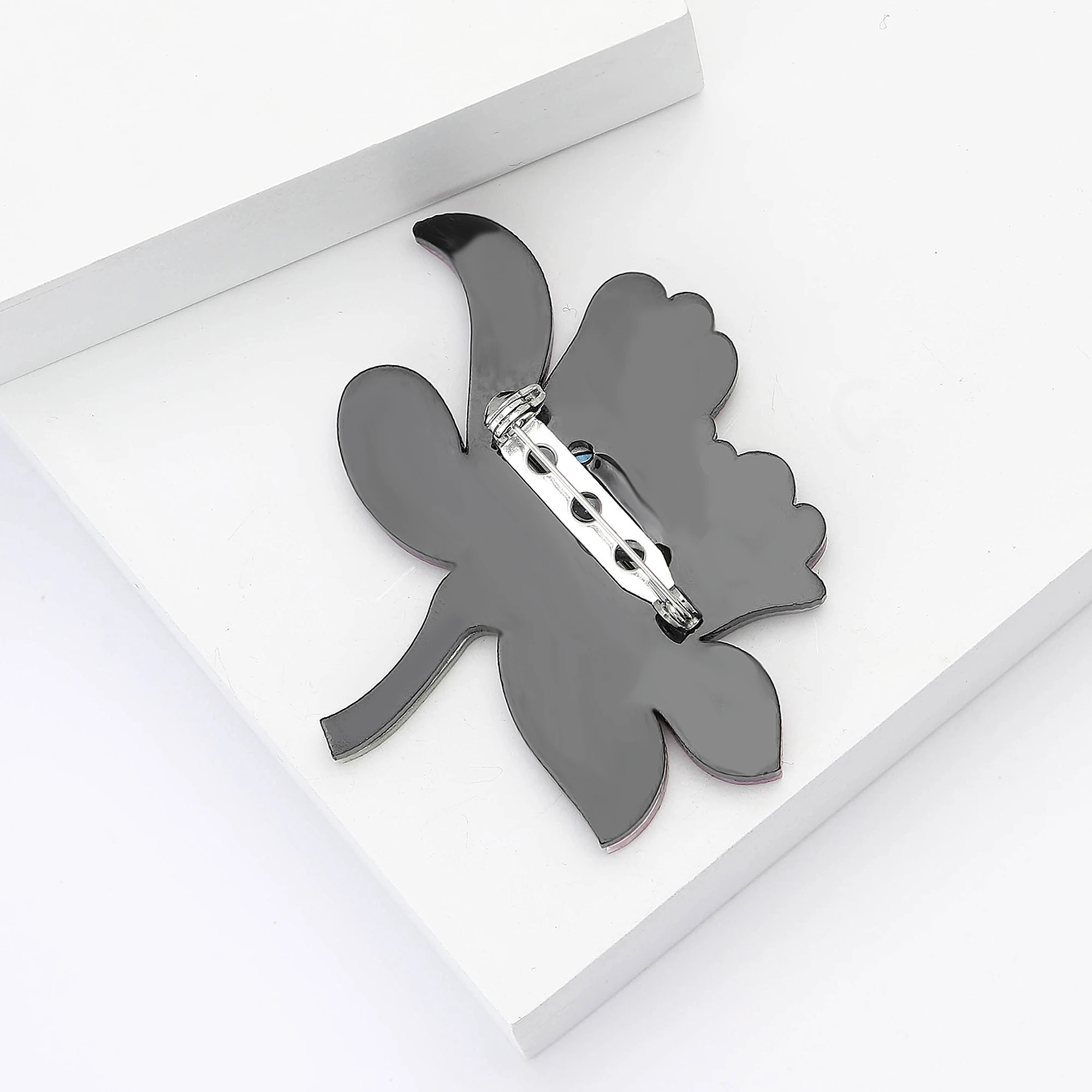 Beaut&Berry Trendige Lotus-Broschen aus Acryl für Damen und Herren, Pflanzen-Pins, lässiger Partyschmuck, Accessoires, Geschenke, Dekoration – Detail 3
