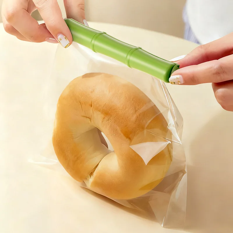 Panda Refrigerator Sticker Magnetic Version Back Sticker Type Twelve Cute Sealing Clips Bags Snacks Moisture-Proof Fresh-Keeping