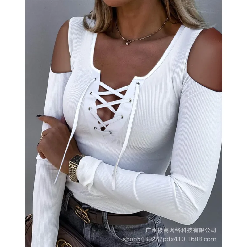 

Футболка женская демисезонная однотонная с открытыми плечами и V-образным вырезом