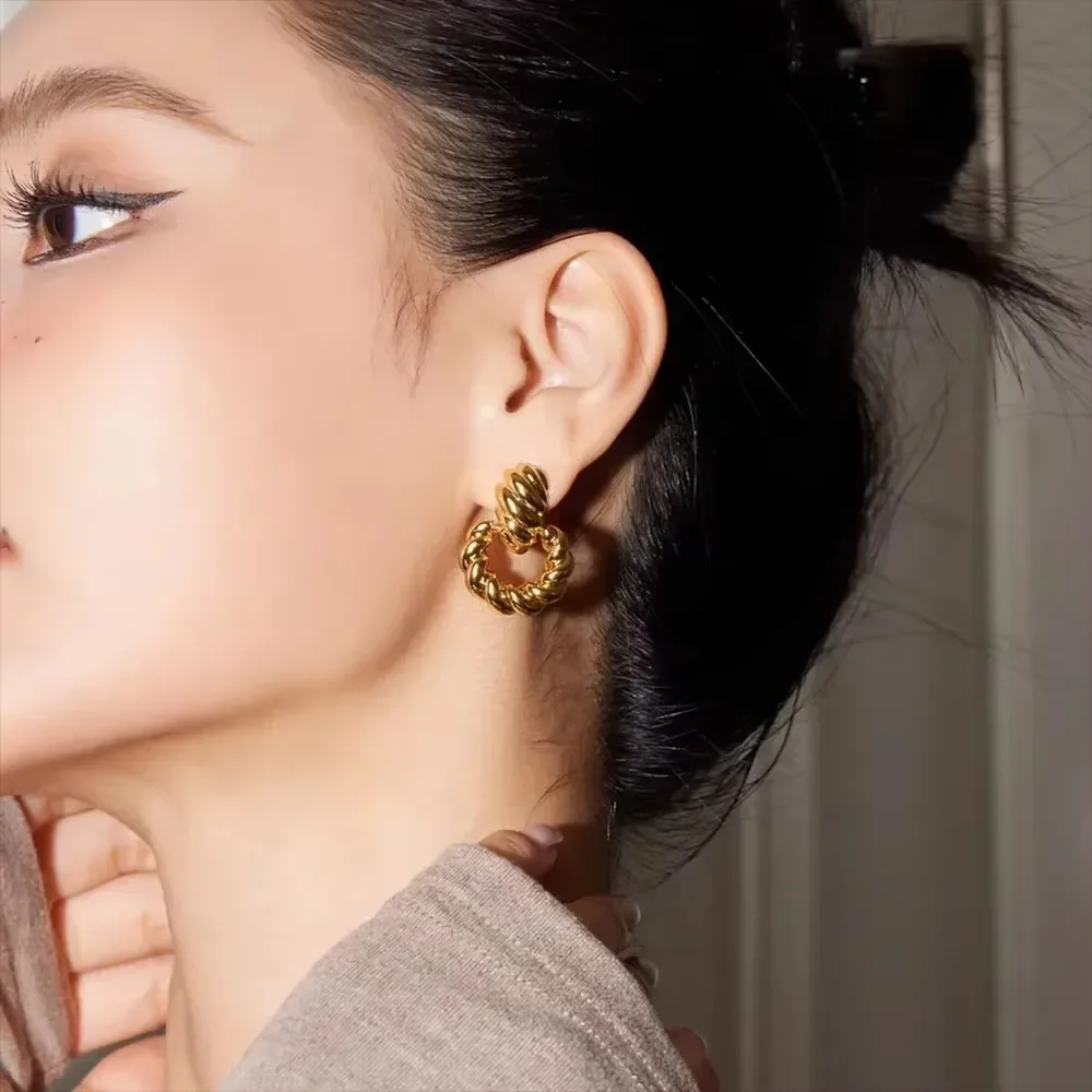 New Fashion Chunky Circle Ear Hoops for Women Stainless Steel Hypoallergenic Ribbed Knot Stud Earrings Vintage Jewelry Wholesale