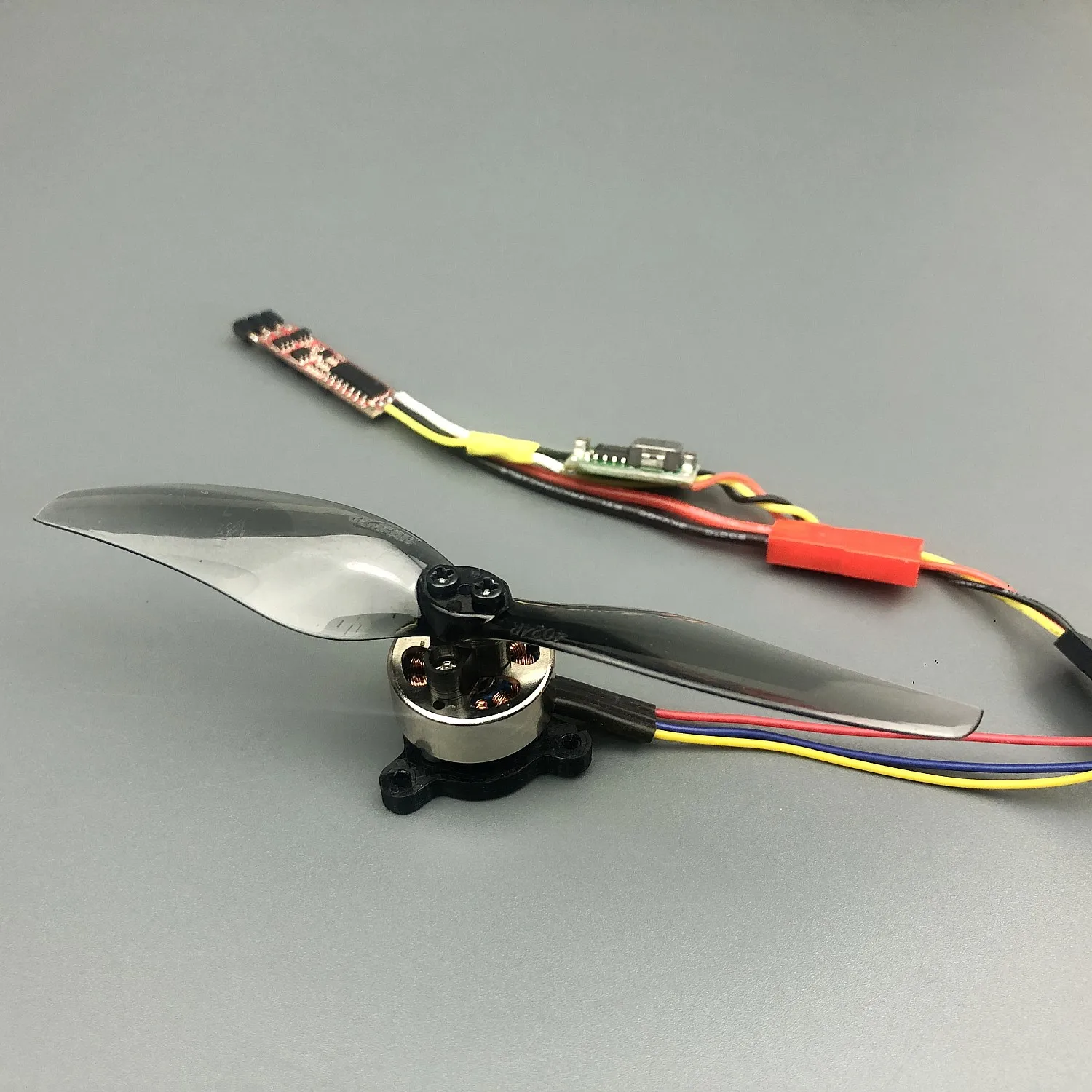 Kit moteur brushless 3800kV 7.4V avec ESC et hélice 100mm