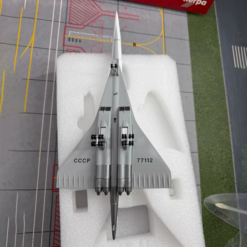 Herpa Diecast 1:200 Scale Russian Airlines TU-144 CCCP-77112