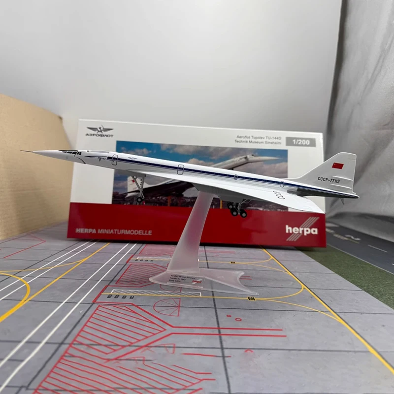 Herpa Diecast 1:200 Scale Russian Airlines TU-144 CCCP-77112
