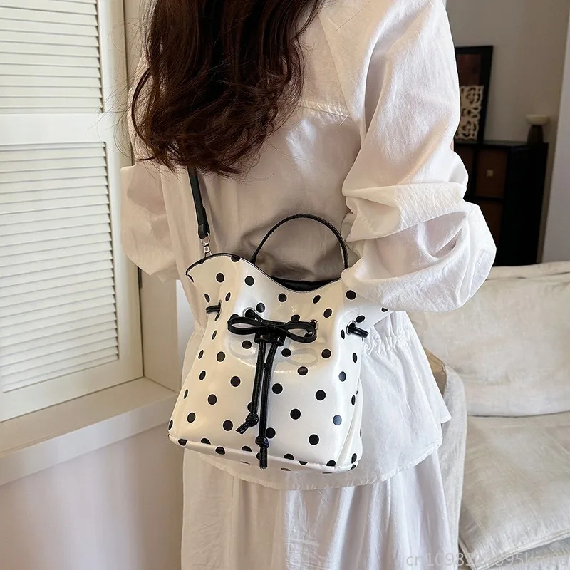 Borsa a Spalla da Donna a Pois, Borsa a Secchiello Color Block in Ecopelle, Tracolla con Manico Superiore, Casual per il Pendolarismo e l'Uso Quotidiano - immagine 3