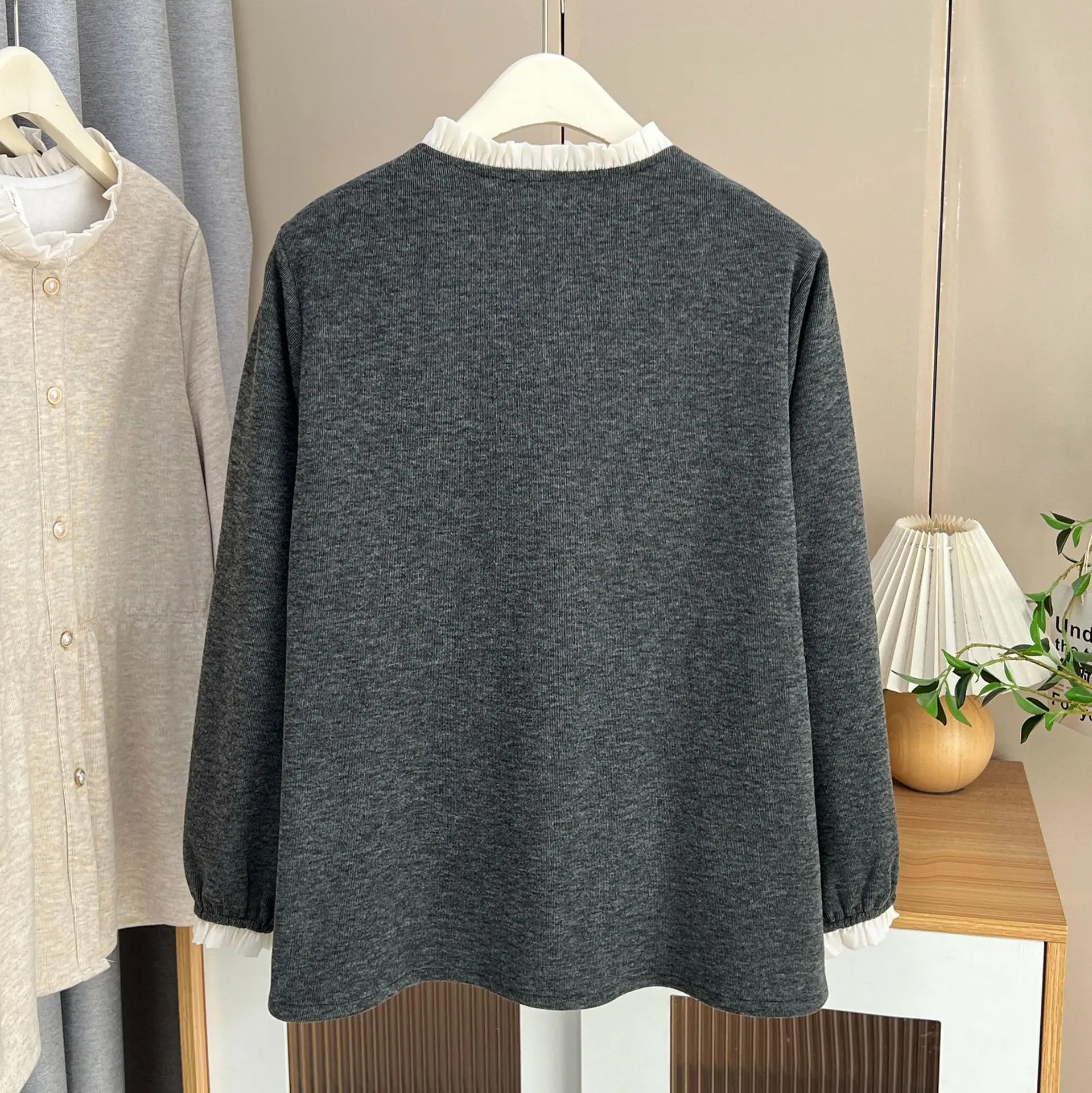 XXXXL Fashion Plus Size Woman Clothing T-Shirt Autumn And Winter New Elegant Lace waist-cinching Long Sleeved Warm Top 653