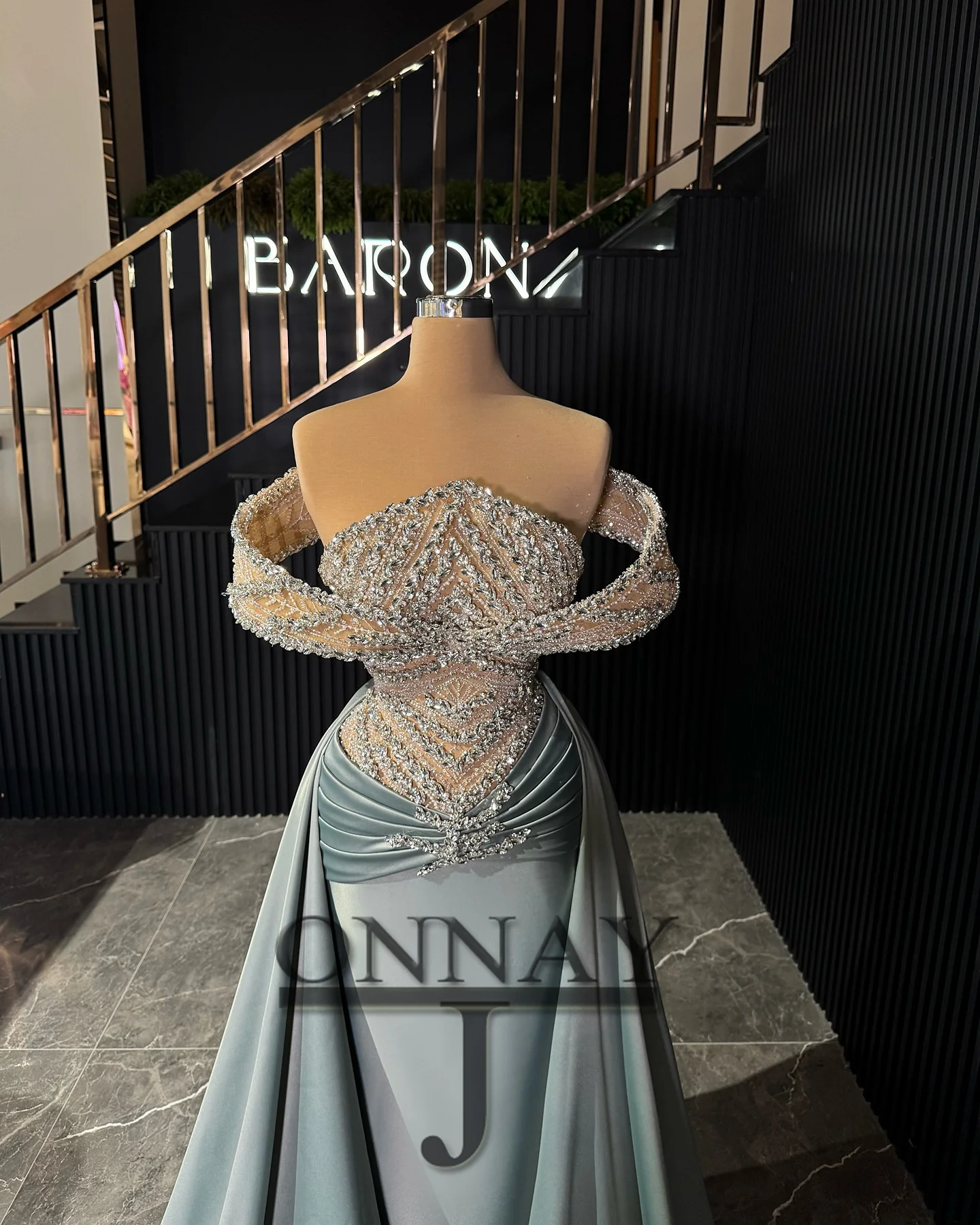 Robes De remise De diplôme personnalisées avec cristaux d'épaule impair, Train détachable, Robes De soirée du koweït, dubaï, sur mesure, pour occasions spéciales