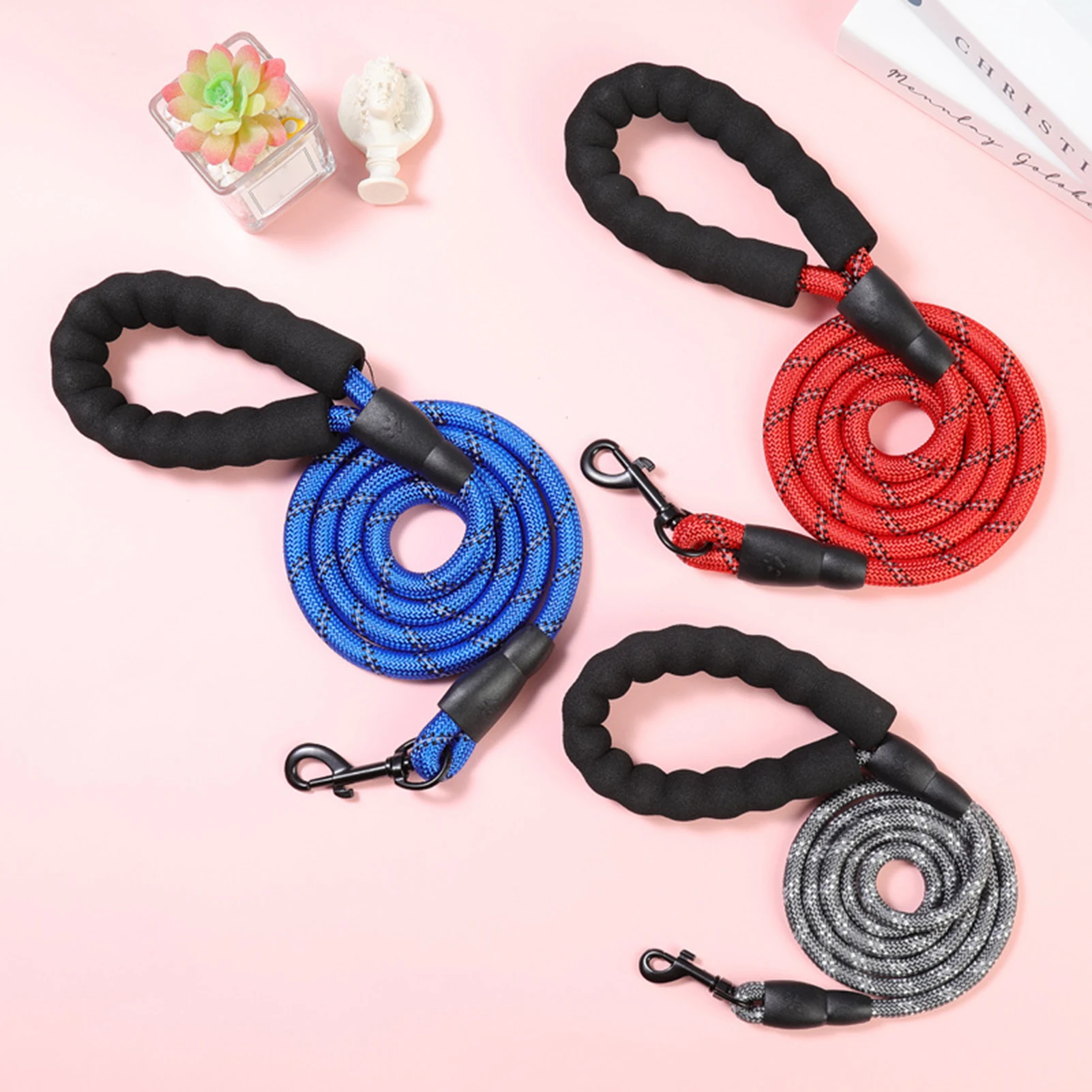 

Pet Traction Rope Reflective Pet Dog Leash Adjustable Soft Padded Handle Thick Lead Leash For Walking Training Puppy Pet