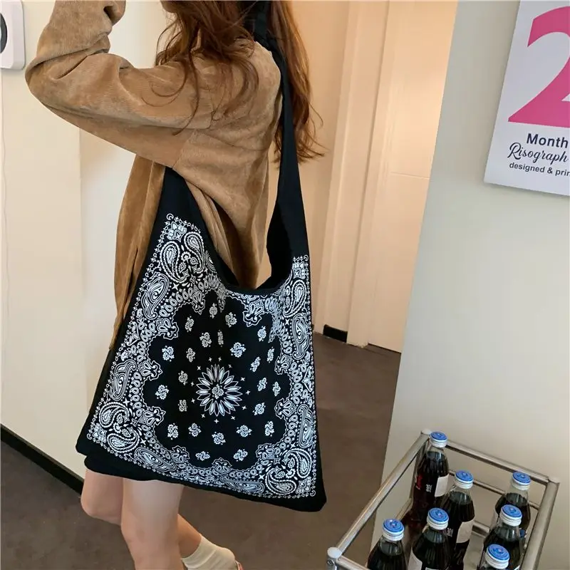 

Retro Black Pattern Cashew Flower Lace-up Vest Bag Large-capacity Bags Canvas Shoulder Travel Women's Bag Student Commuting Bag