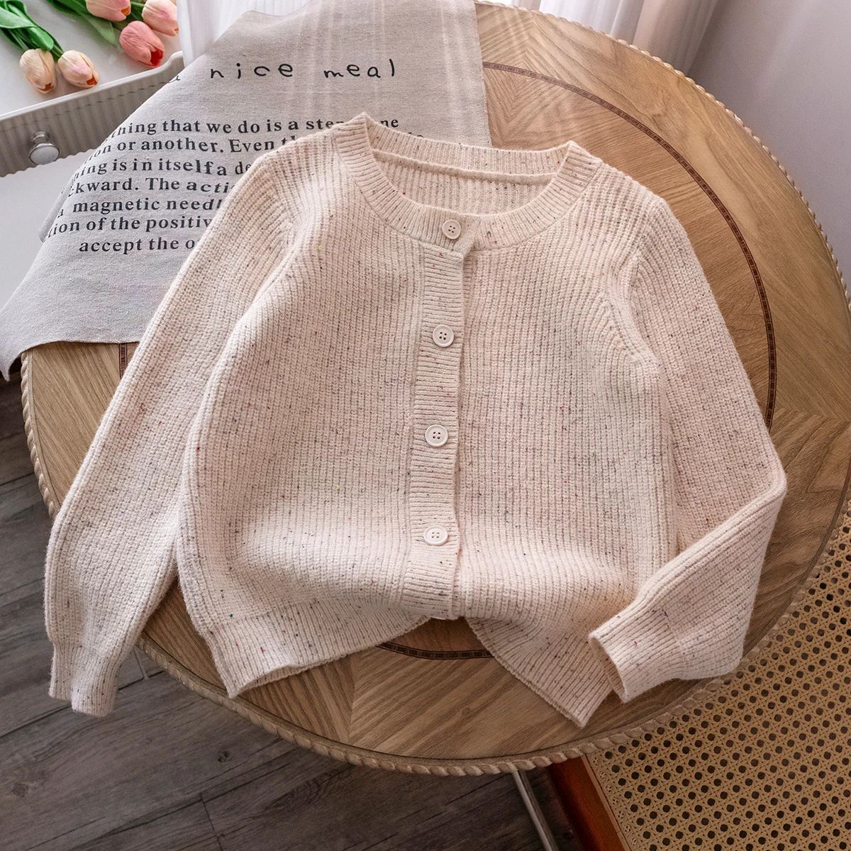봄, 가을, 겨울에 일상 휴가에 적합한 소녀들의 심플한 스타일의 라운드 넥 스웨터 니트 가디건