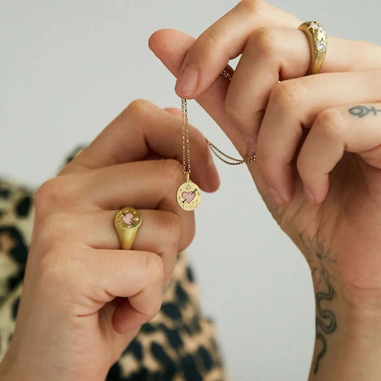 Punk Retro Geometric Oval Enamel Animals Pendant Snake Scorpion Flower Shape Necklace Stainless Steel Heart Choker Femal Jewelry