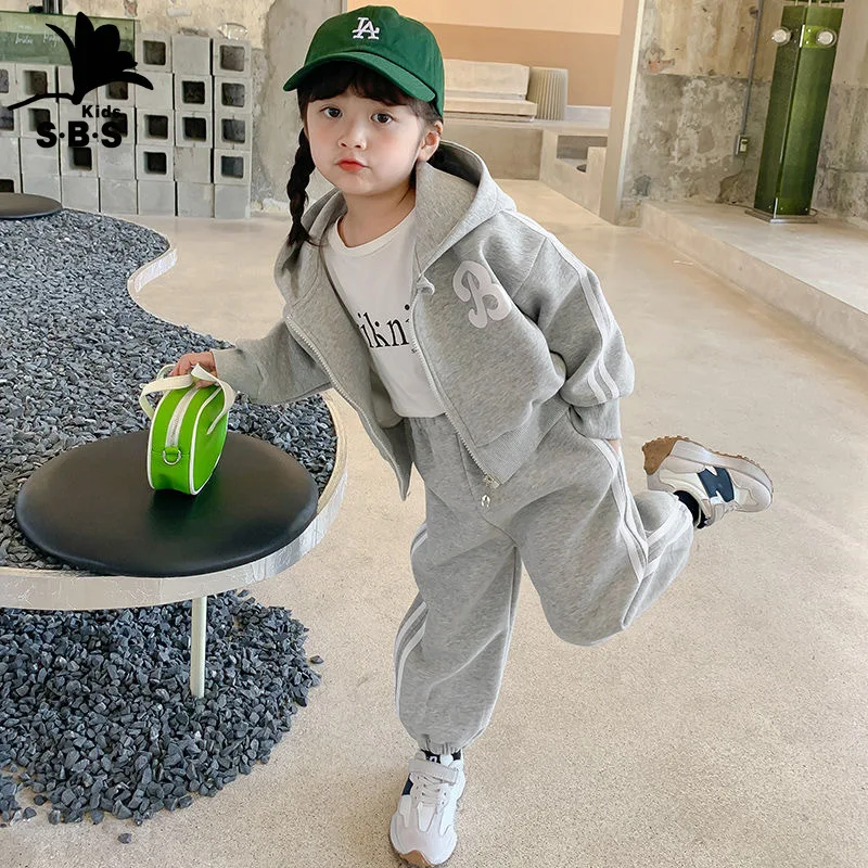 

Casual girl suit 2023 Spring and Autumn new children's fashionable letter coat 2-piece set