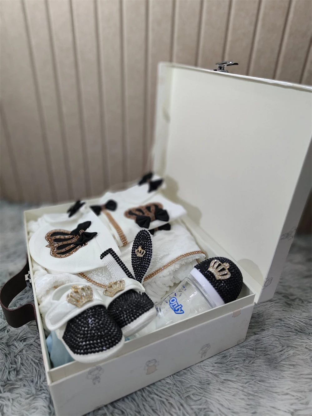 8 Uds. Regalos para bebé, cesta para Baby Shower, mono Nebworn, capó,  manta, peine, cepillo, botellas ostentosas, caja de regalo para revelar  género - AliExpress, image size:1000x1333