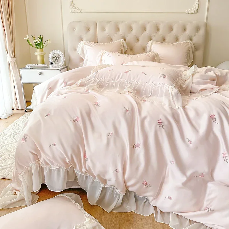 

Комплект постельного белья принцессы, кружевное розовое белье во французском стиле с вышивкой розы, с оборками, из лиоцелловой ткани, мягкий Шелковый пододеяльник, простыня, наволочки