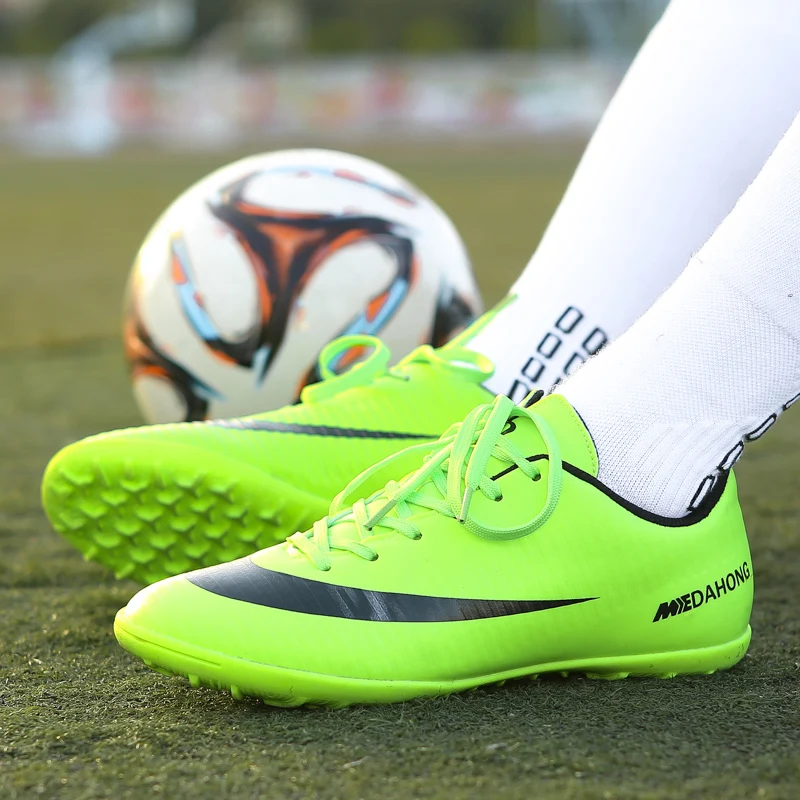 Sneakers Soccer Shoes Adult Kids Sport Footwear Cleats Grass Training Football Shoes Outdoor Durable Professional Futsal Sneaker