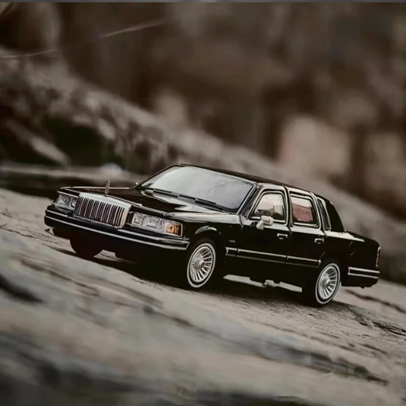 MK 1:64 스케일 1992 링컨 타운 카 합금 자동차 모델 클래식 성인 기념품 선물 정적 디스플레이