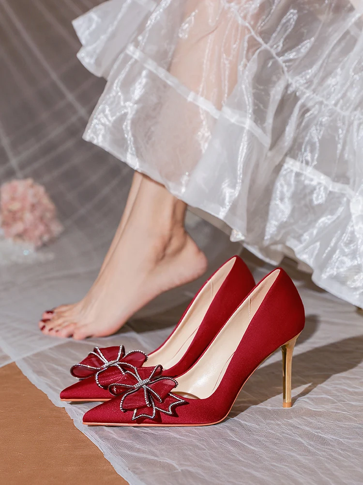 playa Gracias por tu ayuda mirar televisión Zapatos de boda rojo vino para mujer, zapatos de novia de invierno, tacones  altos con lazo, tacón fino chino, zapatos de satén tostado, zapatos de  tacón femenino - AliExpress Calzado