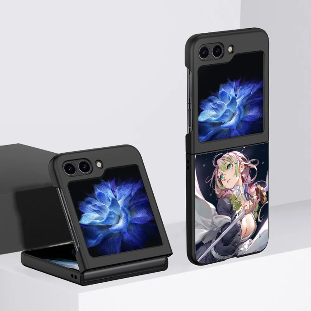 Чехол для смартфона Galaxy Z Flip 5 черный с изображением рассекающего демонов Akaza Mitsuri Muichiro Shinobu Tanjiro Tomioka kyoдириз