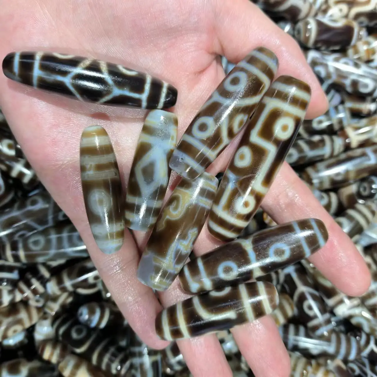 

1pcs/lot Natural Old Agate Dzi Various patterns Thousand-year-old beads manual Tibet advanced amulet to pure craftsmanship taki