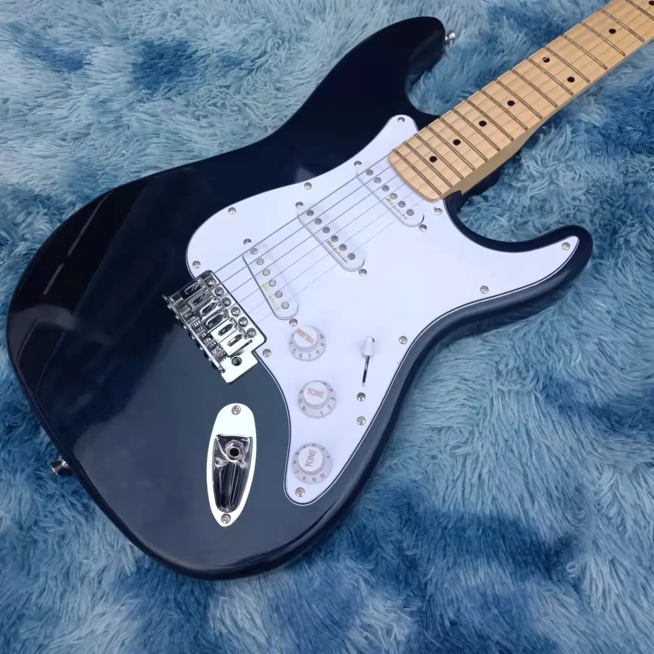 

free shipping Chinese guitar Factory Mercedes silver pin wholesale New ST Metallic blue color maple fingerboard 6 Strings Electr