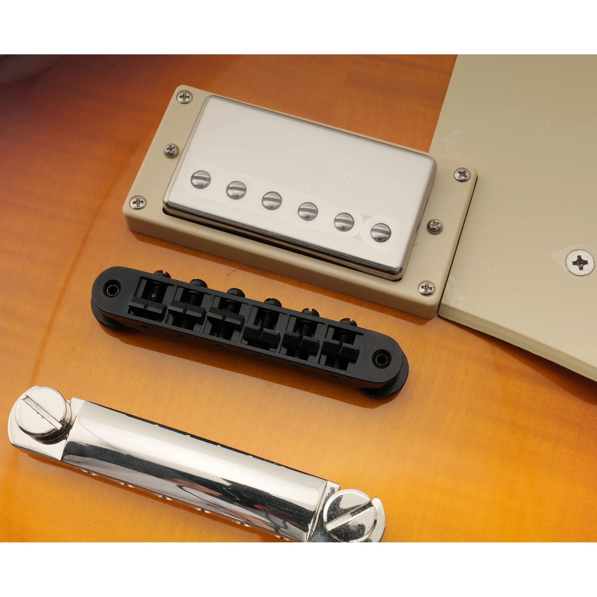 Musiclily Pro 52 mm Saitenabstand ABR-1 Tune-o-matic Bridge Wide Body LP Bridge für E-Gitarre im Epiphone LP SG Style – Detail 6