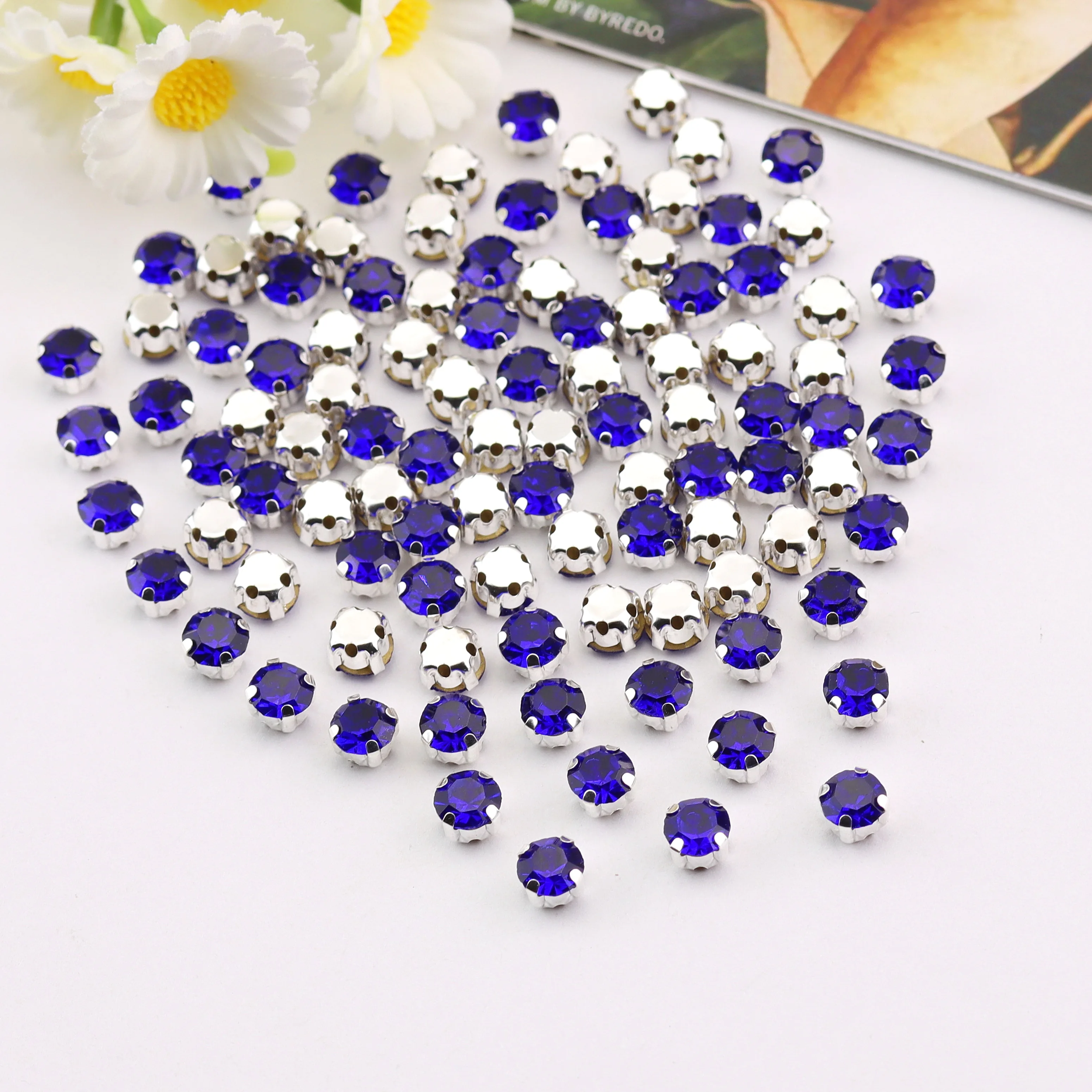 Vibrant Silver Claw Glass Crystal Rhinestone Beads for DIY and Fashion Crafting