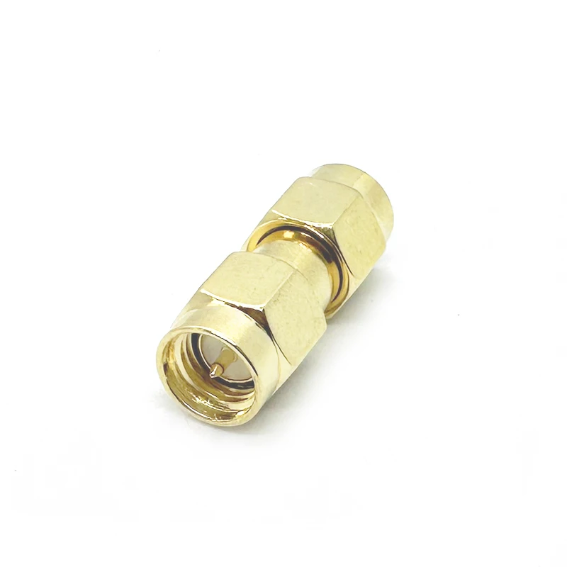 Détail de la connectique mâle et femelle des câbles adaptateurs SMA RP-SMA pour antenne drone FPV, avec étiquetage.