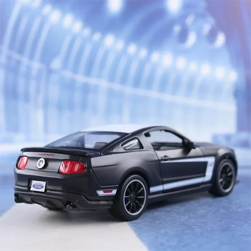 Maisto 1:24 Ford Mustang Boss 302 Sports Car Simulation
