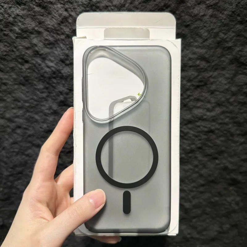 Sleek Transparent Ultra-Thin Magnetic Charge Case - Frameless PC Cover