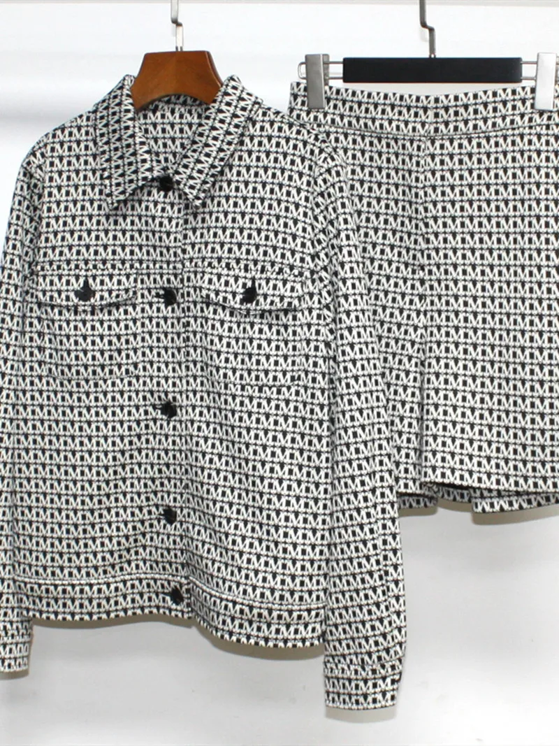 

2022 Women's Letter Print Set Turn-Down Collar Single Breasted Long Sleeve Coat or Zipper Fly Loose Shorts