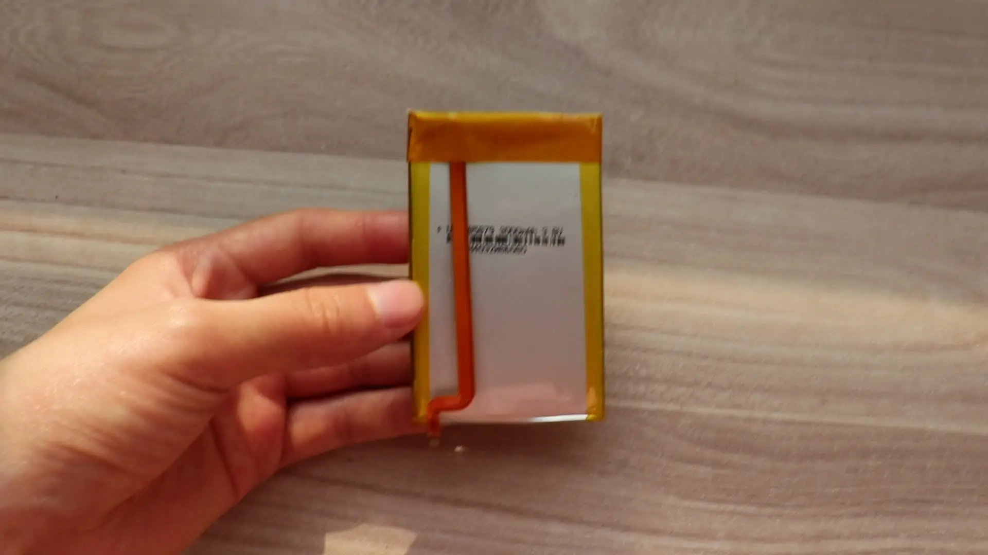 ISUNOO 3000mAh SSD HDアップグレードバッテリー iPod第5世代、第5.5