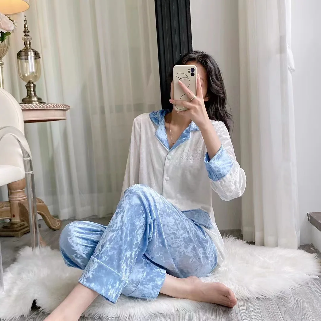 Autumn and Winter New Golden Velvet Pajamas Women's Long sleeved Pants Loose Casual Home Fury Set Can be Outworn