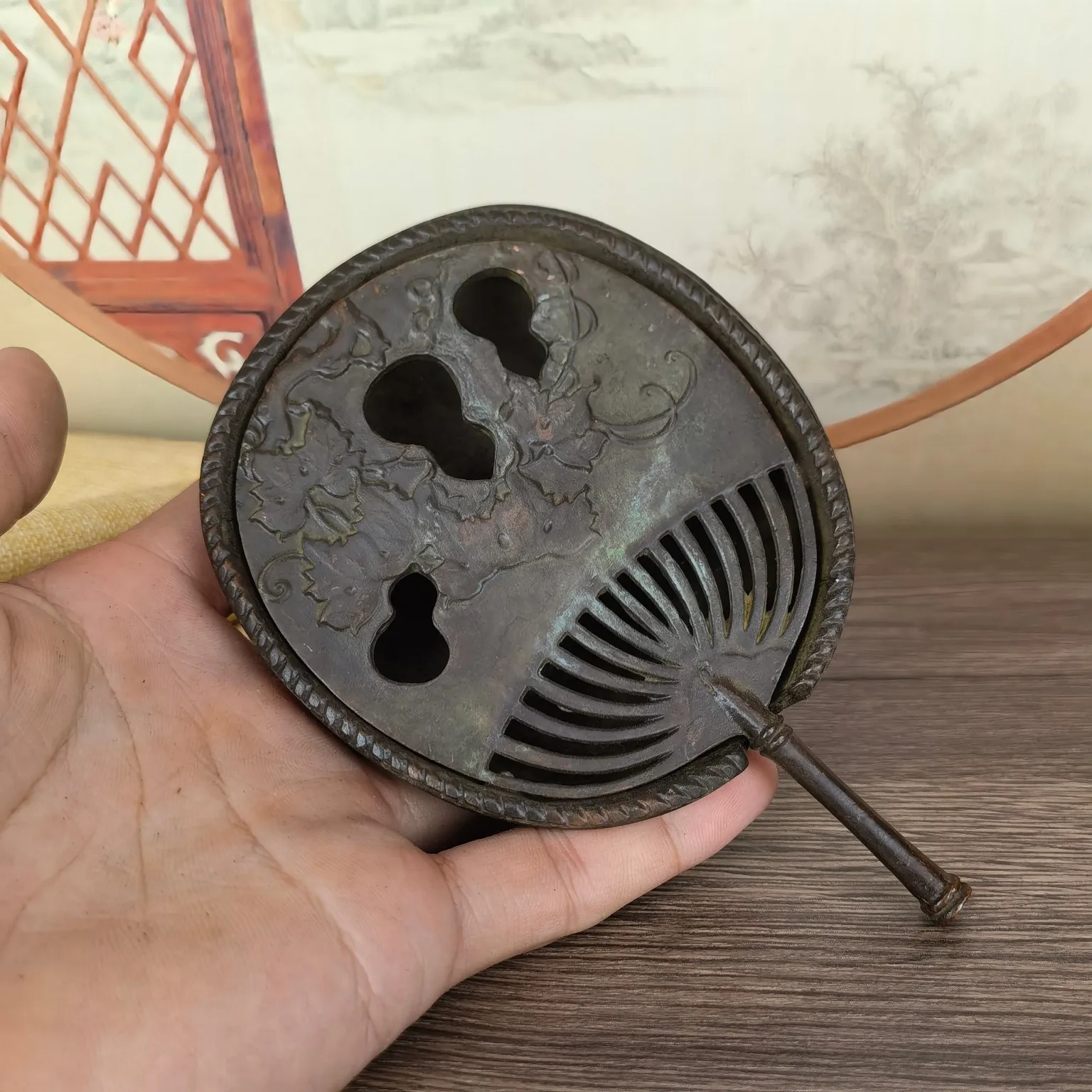 

Antique copper, Chinese gourd, rattan fan, plate, incense burner ornaments, agarwood, sandalwood hollow